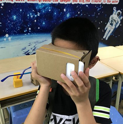 简易纸板VR眼镜DIY工作坊剪影